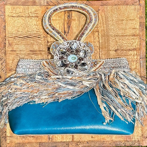 🩵 Mary Frances embellished evening bag. Luxe with beading, shells & silk fringe - Picture 5 of 10
